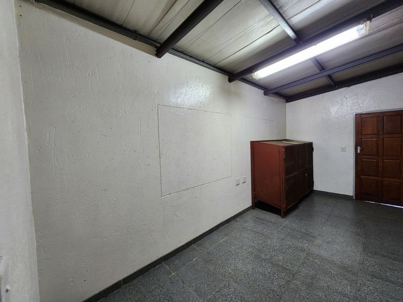 550m2 A-Grade Warehouse with Multiple Roller Shutter Doors in Montana - Photo 5