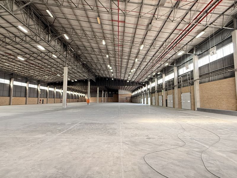 Warehouse Excellence in N1 Business Park, Built for Growth and Performance - Photo 10