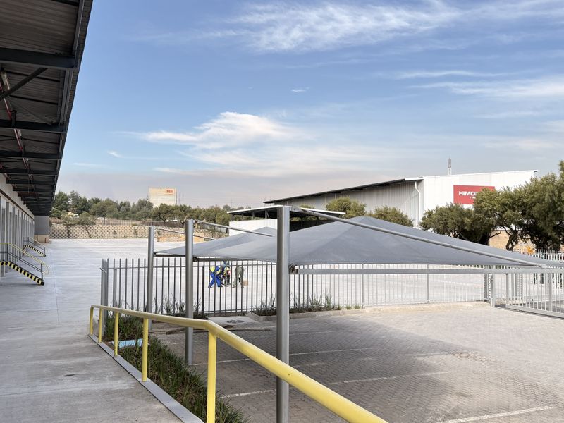 Warehouse Excellence in N1 Business Park, Built for Growth and Performance - Photo 8