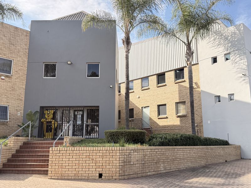 2446m2 Logistics Facility with Exclusive Yard and Superlink Access in Midrand's Growth Corridor - Photo 1