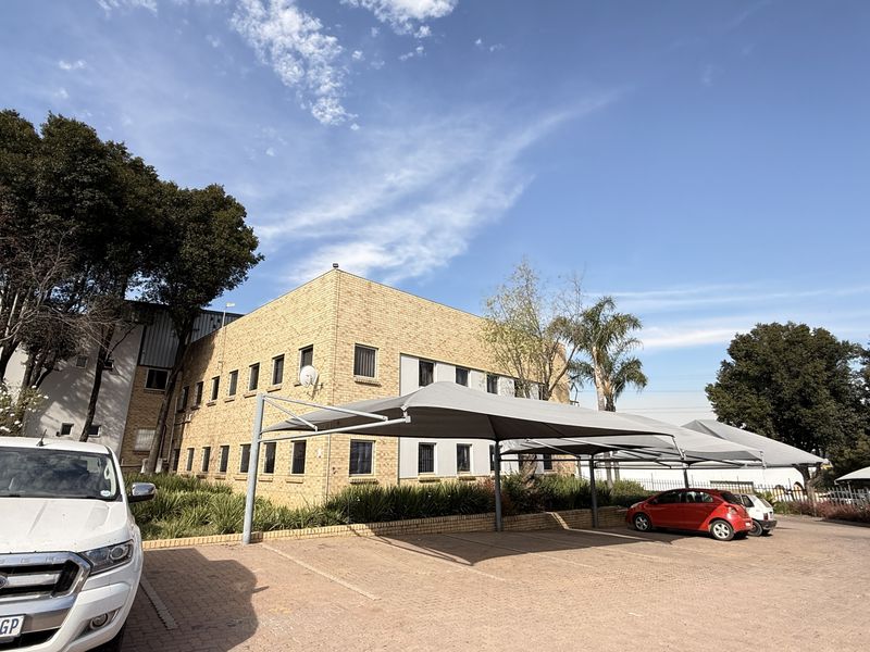 2446m2 Logistics Facility with Exclusive Yard and Superlink Access in Midrand's Growth Corridor - Photo 3