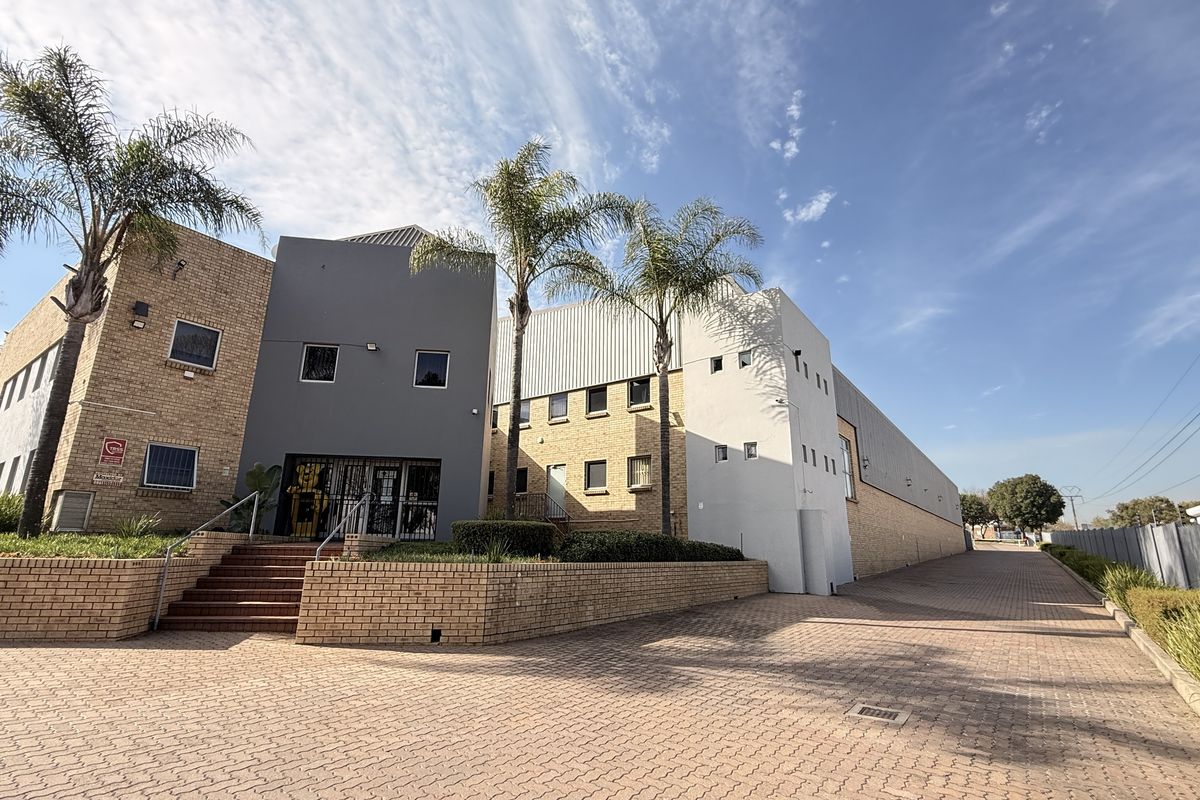 2446m2 Logistics Facility with Exclusive Yard and Superlink Access in Midrand's Growth Corridor - Photo 2