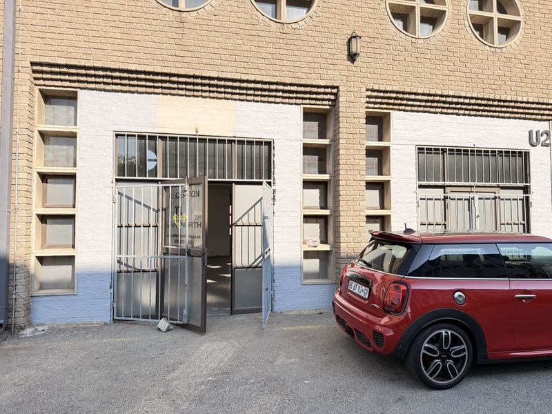 305m2 Warehouse in Halfway House Offering Strategic Midrand Access and Secure Business Operations - Photo 2