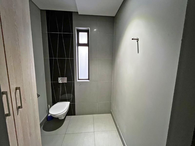 Prime 154 m2 Ground Floor, Office Suite Opposite Bedford Centre, All-Inclusive Base Rental - Photo 9