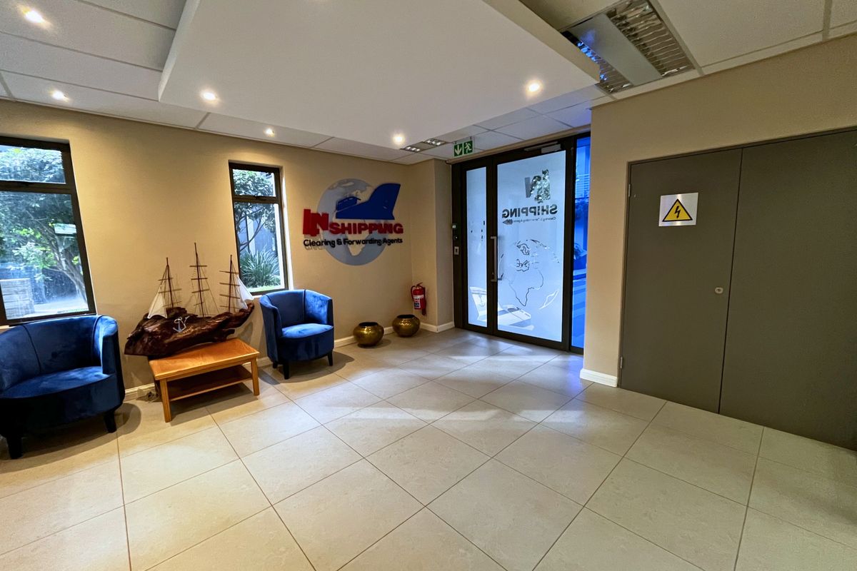 Prime 154 m2 Ground Floor, Office Suite Opposite Bedford Centre, All-Inclusive Base Rental - Photo 2