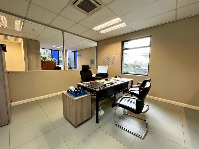 Prime 154 m2 Ground Floor, Office Suite Opposite Bedford Centre, All-Inclusive Base Rental - Photo 4