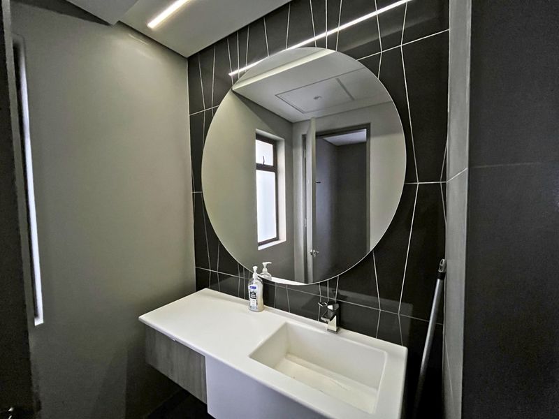 Prime 154 m2 Ground Floor, Office Suite Opposite Bedford Centre, All-Inclusive Base Rental - Photo 10