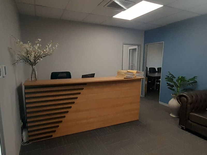 Professional First Floor Office with Boardroom and Open Plan Workspace - Photo 2