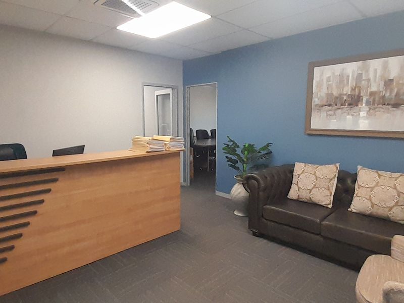 Professional First Floor Office with Boardroom and Open Plan Workspace - Photo 4