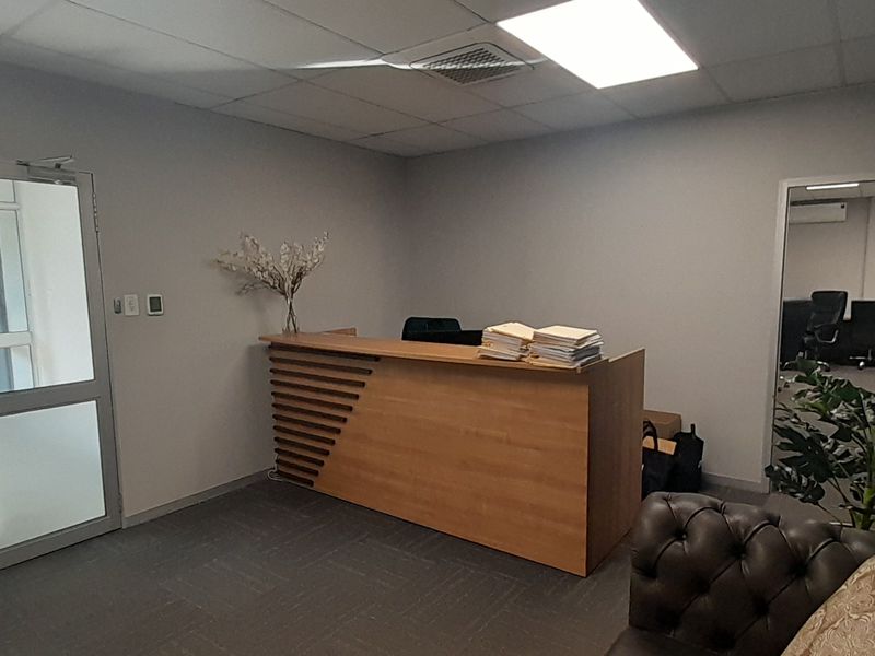 Professional First Floor Office with Boardroom and Open Plan Workspace - Photo 10