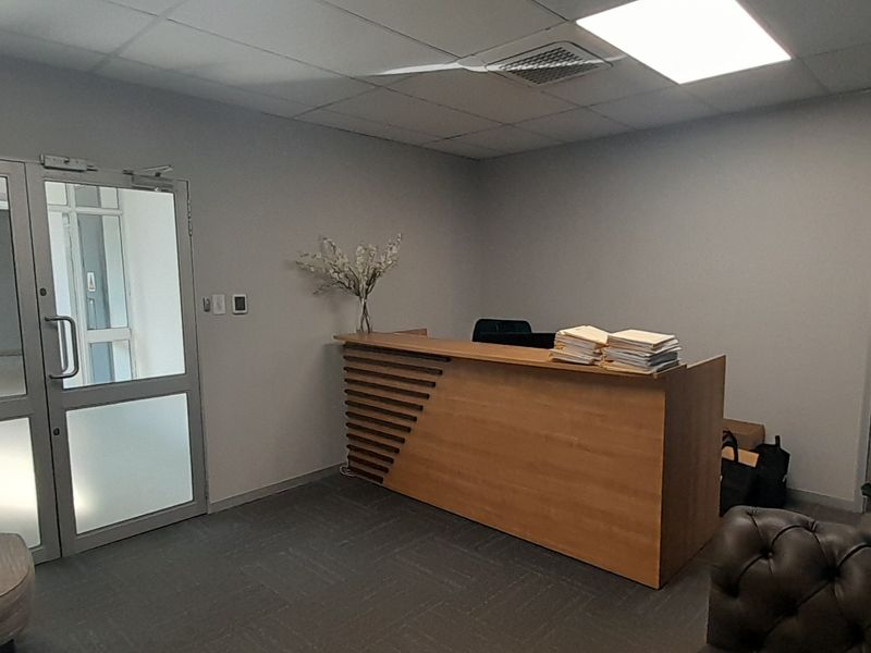 Professional First Floor Office with Boardroom and Open Plan Workspace - Photo 9