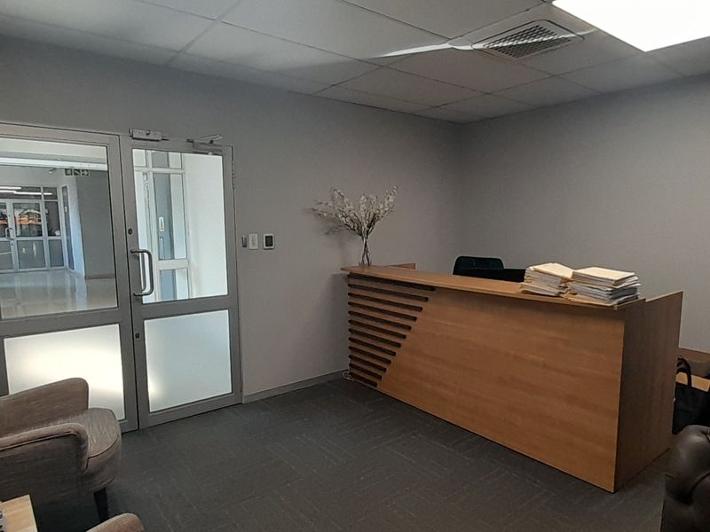 Professional First Floor Office with Boardroom and Open Plan Workspace - Photo 8