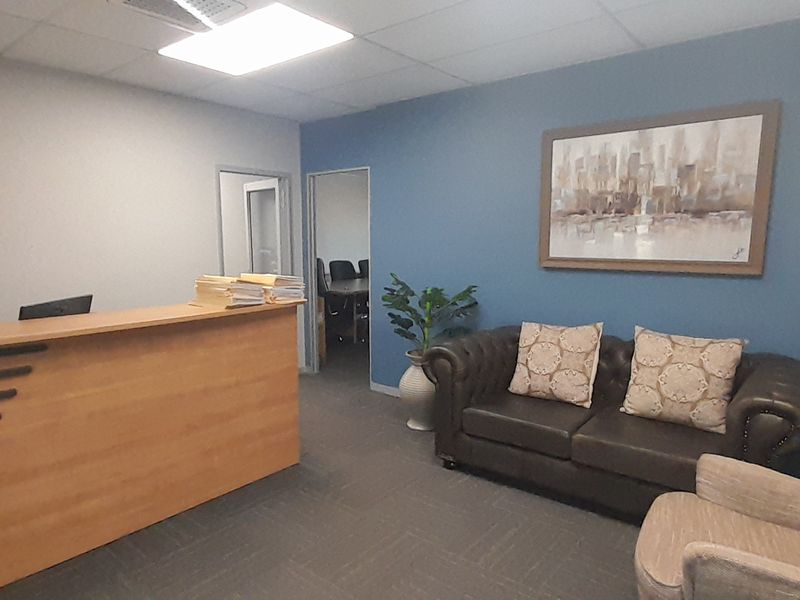 Professional First Floor Office with Boardroom and Open Plan Workspace - Photo 5