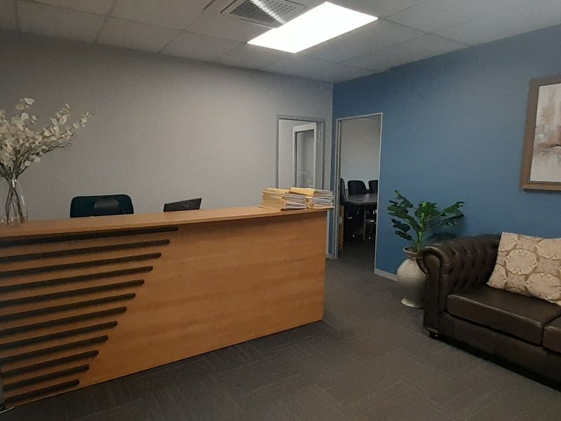 Professional First Floor Office with Boardroom and Open Plan Workspace - Photo 3