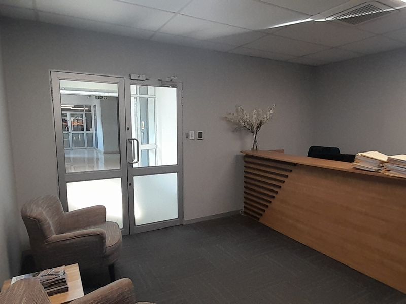 Professional First Floor Office with Boardroom and Open Plan Workspace - Photo 7