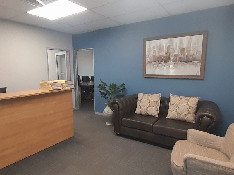 Professional First Floor Office with Boardroom and Open Plan Workspace - Photo 6