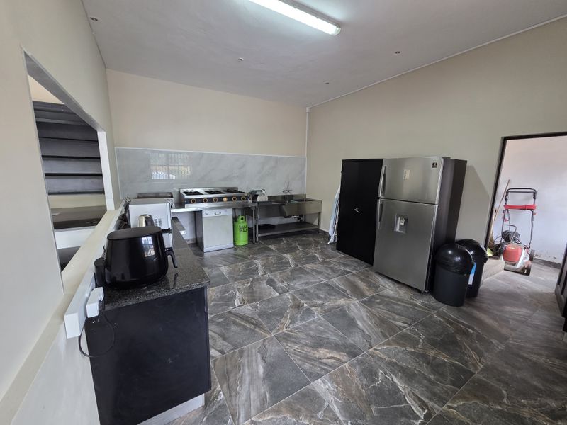 Prime Commercial Property To Let- Marine Drive, The Bluff- R12000 to R20000 - Photo 4