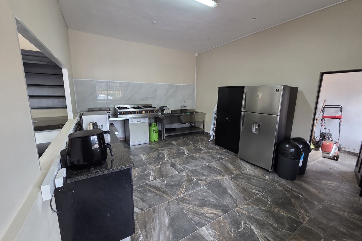 Prime Commercial Property To Let- Marine Drive, The Bluff- R12000 to R20000 - Photo 4