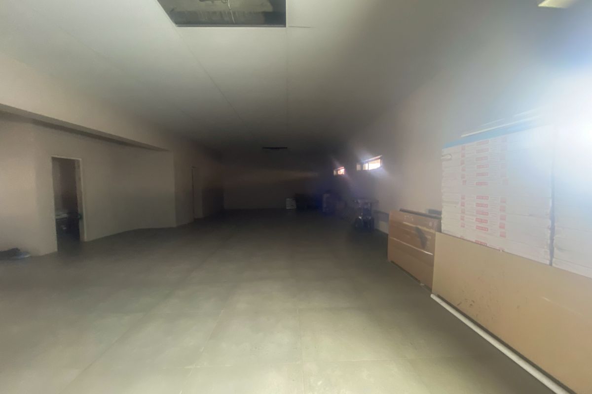 Commercial Property To Let  864sqm with 25 Parking Bays - Photo 3