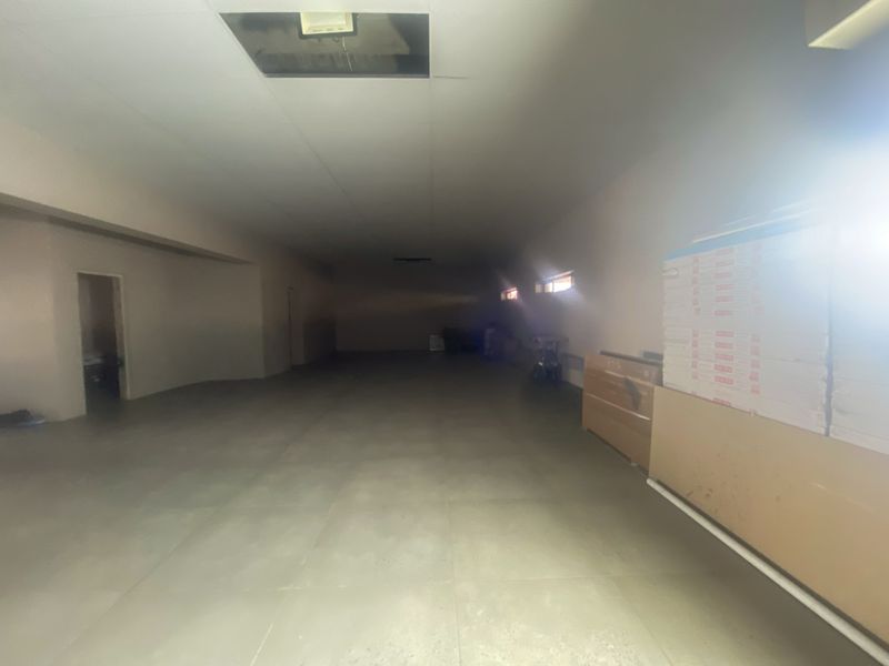 Commercial Property To Let  864sqm with 25 Parking Bays - Photo 3