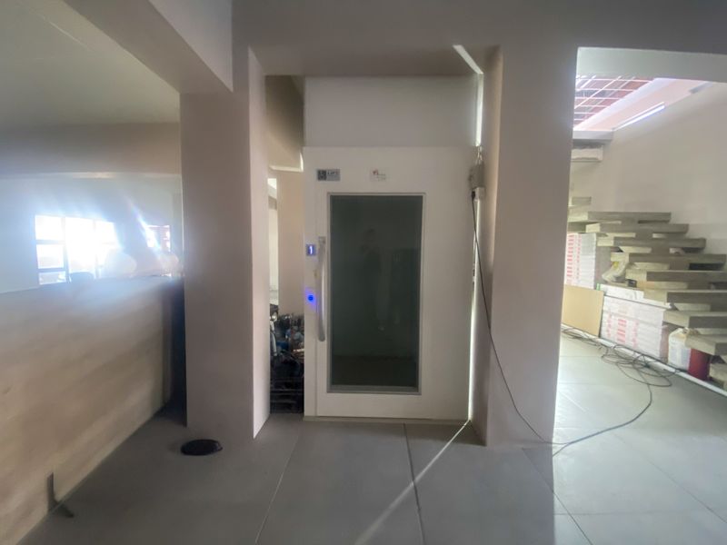 Commercial Property To Let  864sqm with 25 Parking Bays - Photo 2