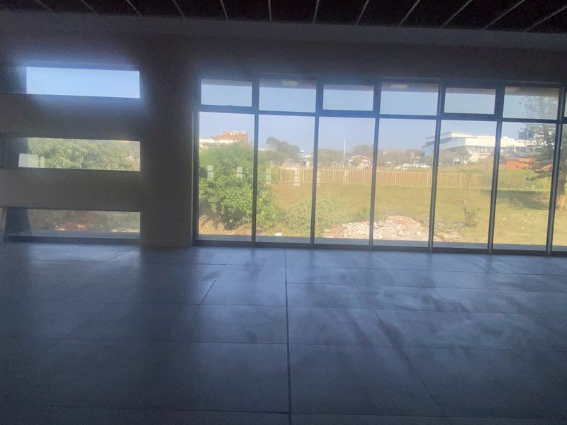 Commercial Property To Let  864sqm with 25 Parking Bays - Photo 10