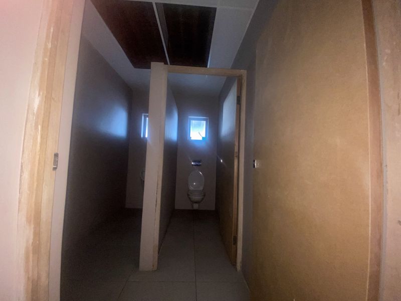 Commercial Property To Let  864sqm with 25 Parking Bays - Photo 6