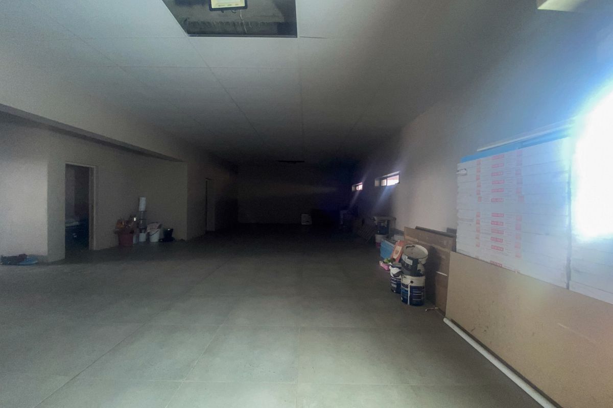 Commercial Property To Let  864sqm with 25 Parking Bays - Photo 4
