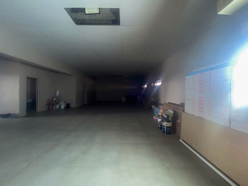 Commercial Property To Let  864sqm with 25 Parking Bays - Photo 4
