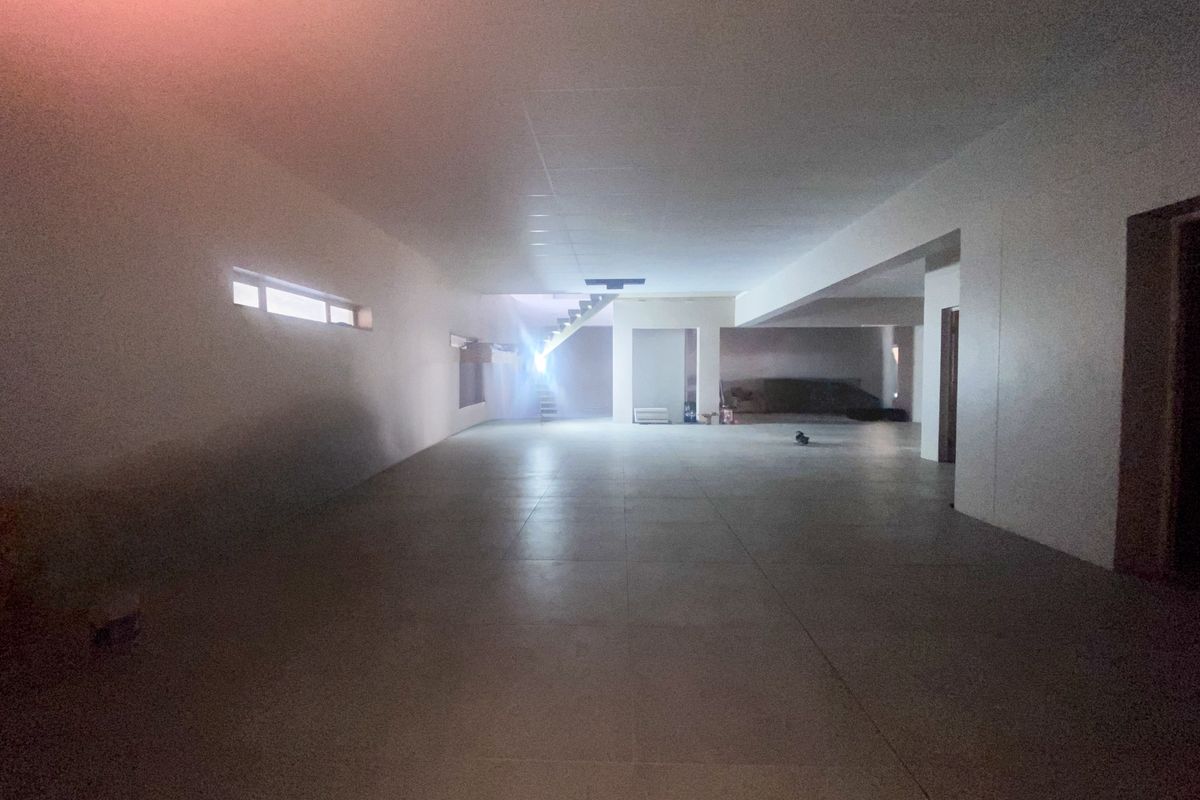 Commercial Property To Let  864sqm with 25 Parking Bays - Photo 5