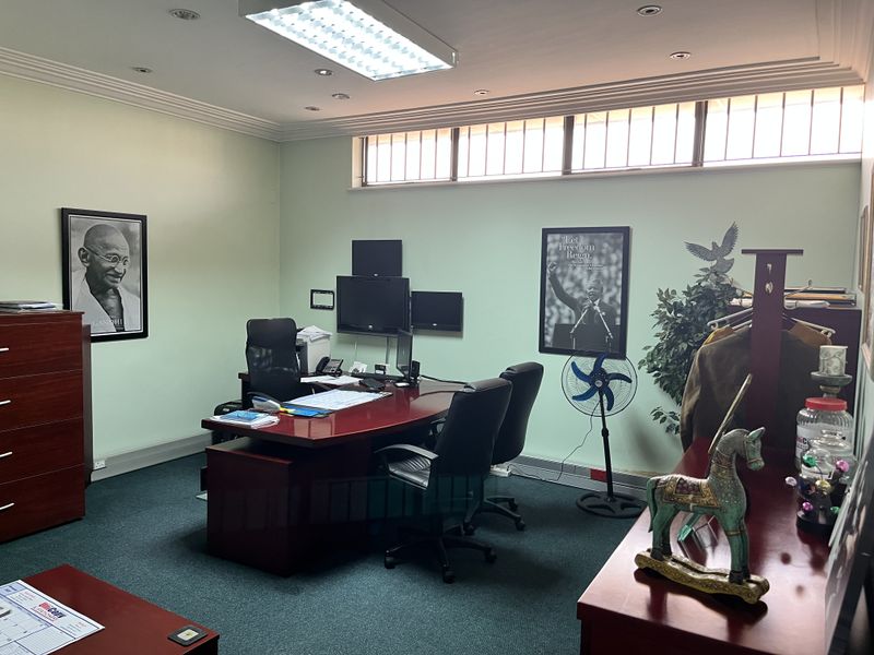 Well maintained versatile property in a central location - Photo 3