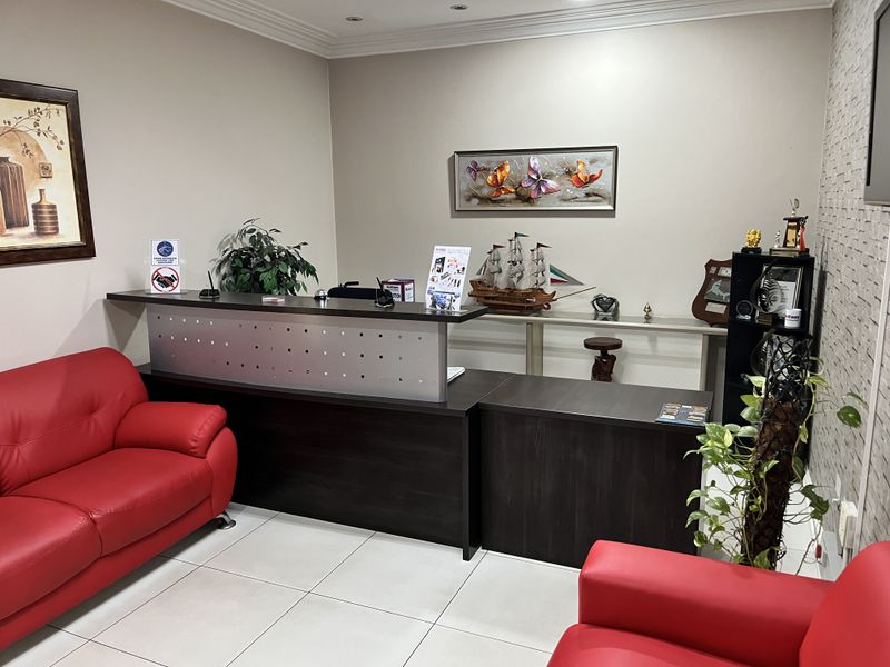 Well maintained versatile property in a central location - Photo 2