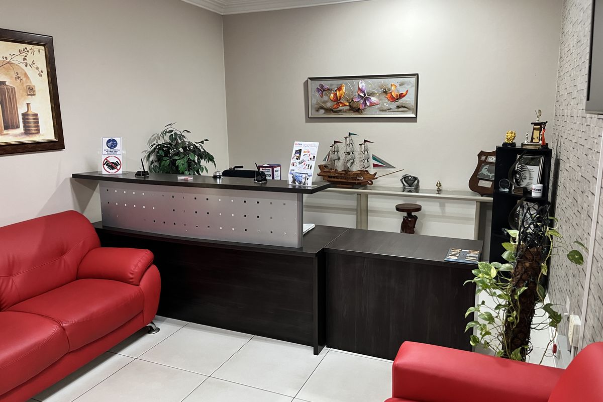 Well maintained versatile property in a central location - Photo 2