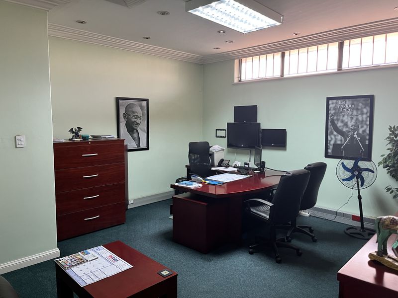 Well maintained versatile property in a central location - Photo 4