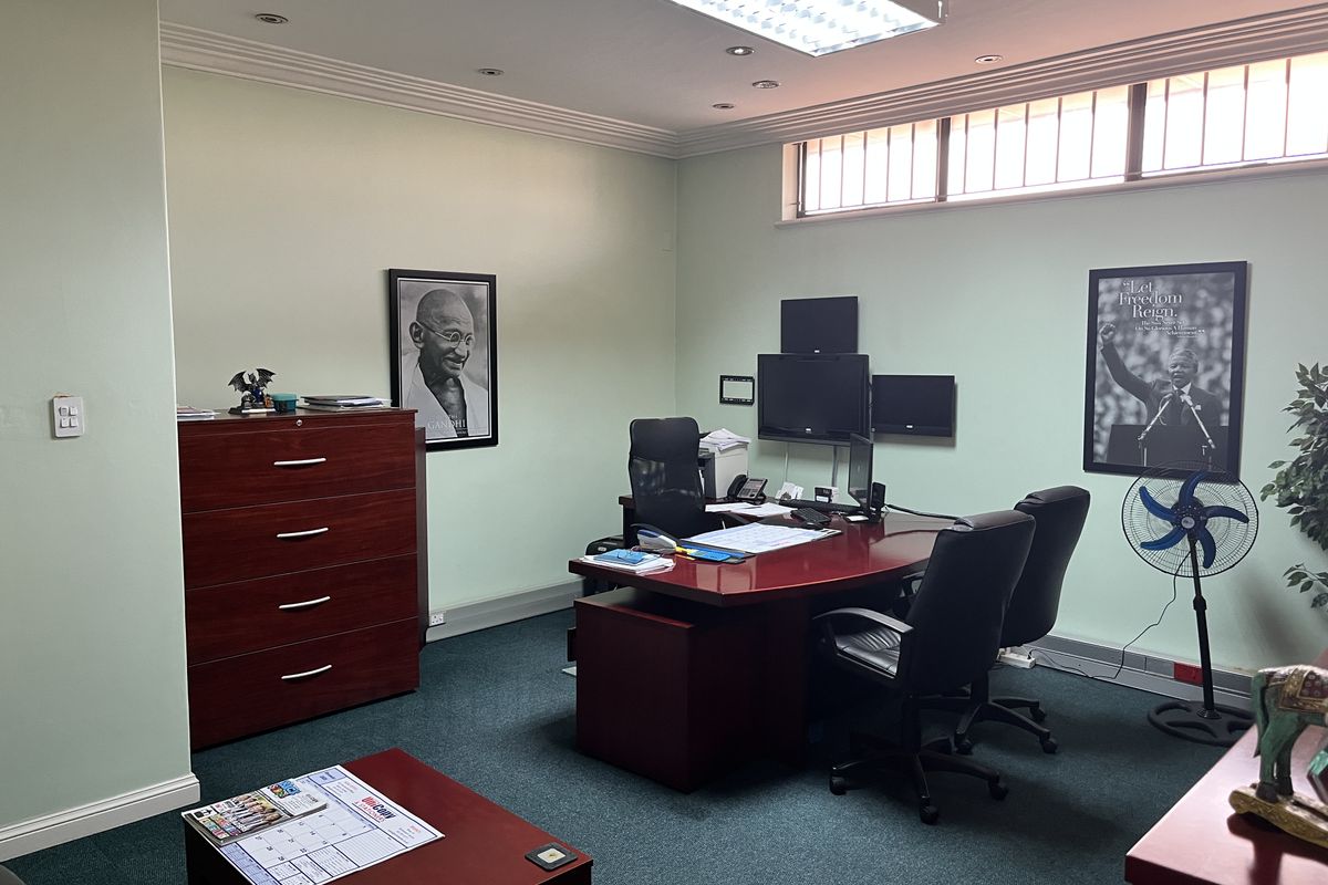 Well maintained versatile property in a central location - Photo 4