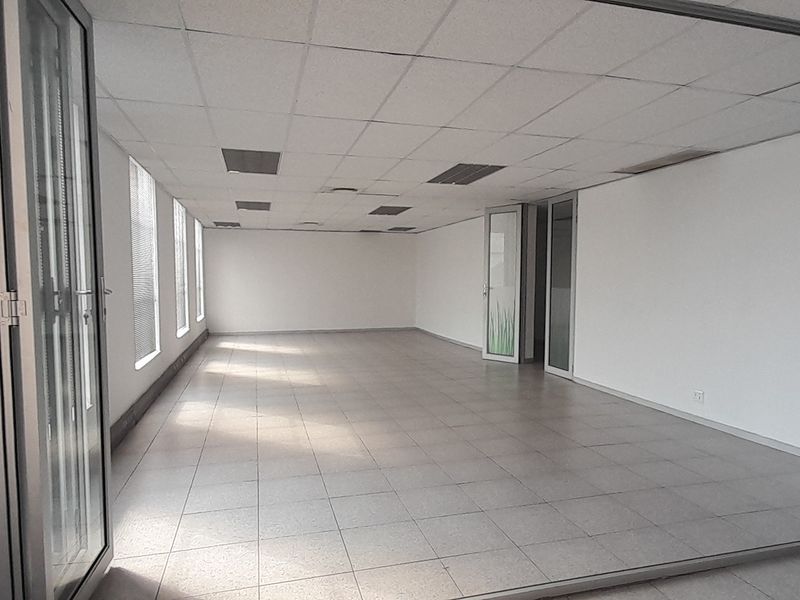 Executive Office Suite with Boardroom Presence and R21 Convenience - Photo 4