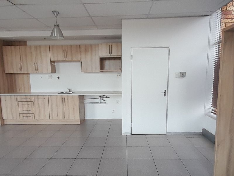 Executive Office Suite with Boardroom Presence and R21 Convenience - Photo 2