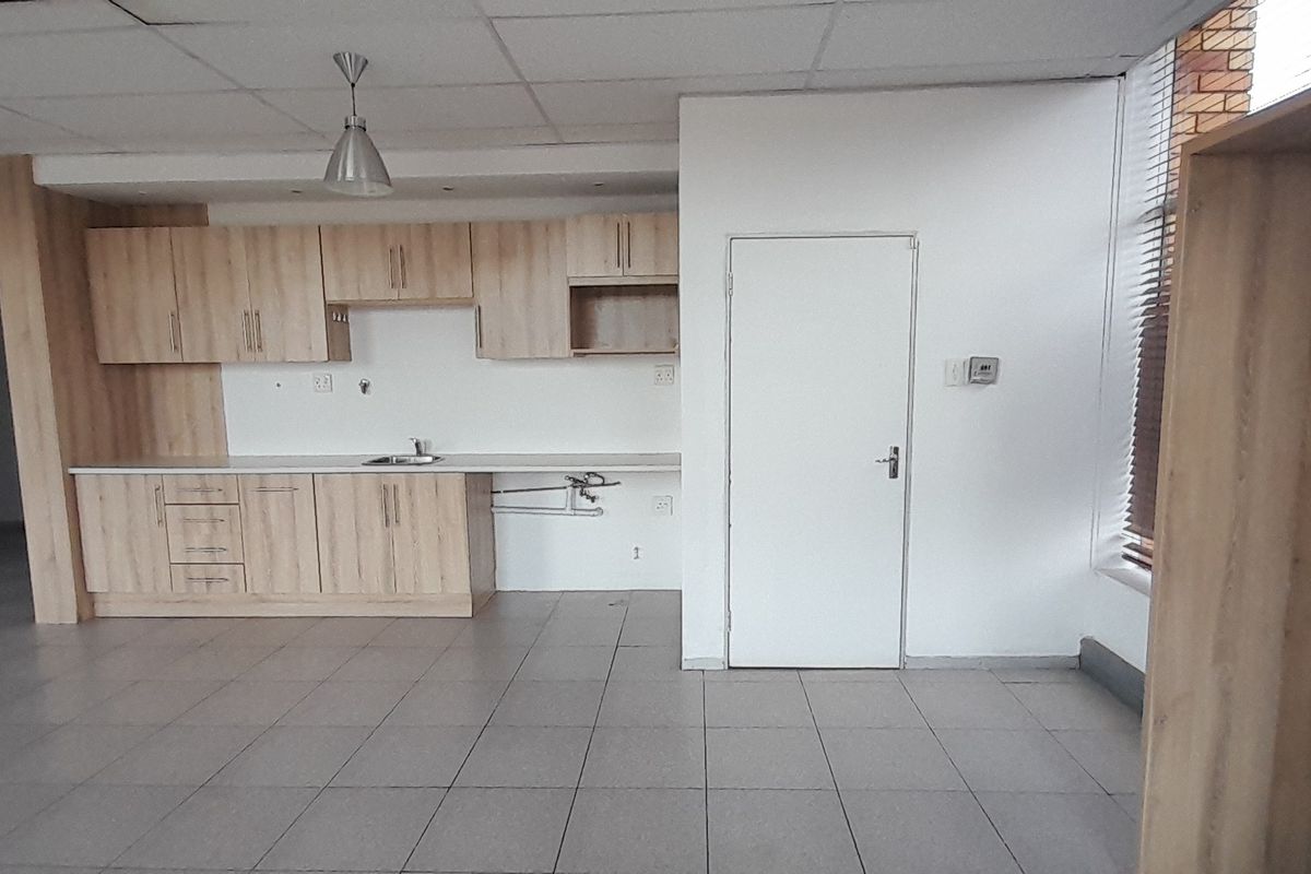 Executive Office Suite with Boardroom Presence and R21 Convenience - Photo 2