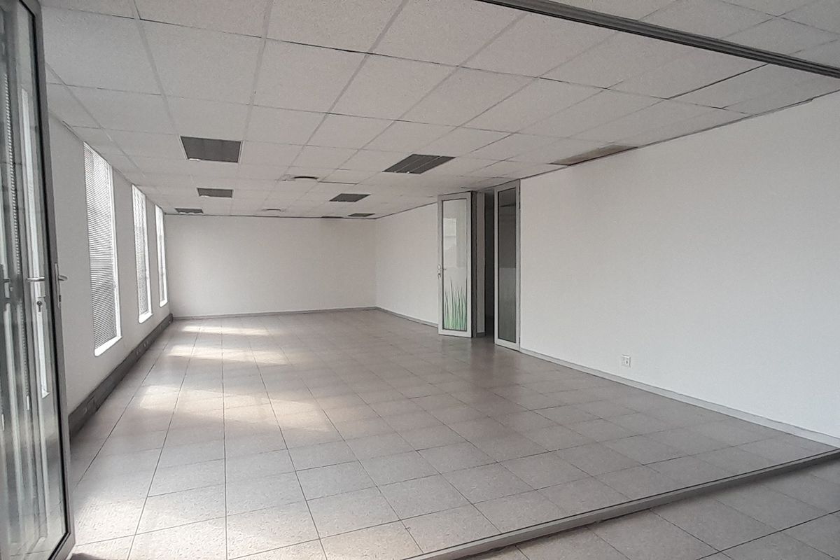 Executive Office Suite with Boardroom Presence and R21 Convenience - Photo 5