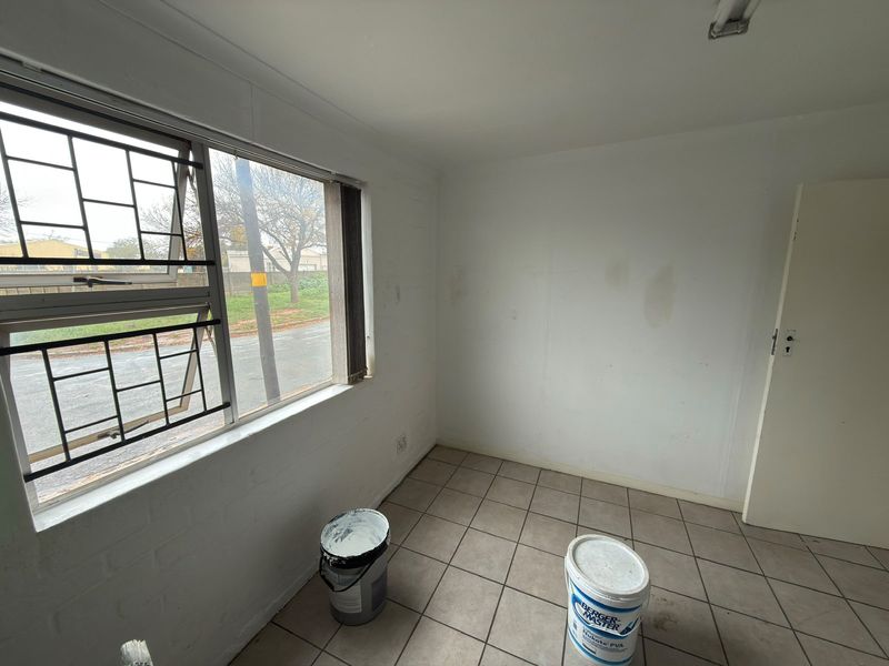 Well-Located Industrial Facility Available to Let in Worcester - Photo 9