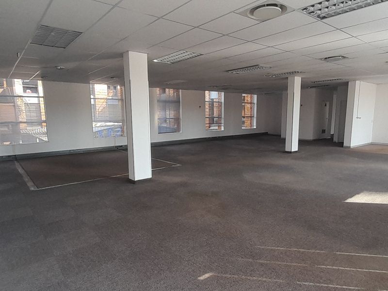 Flexible Open Plan Office Space with Expansion Potential - Photo 8