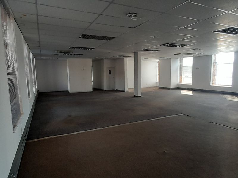 Flexible Open Plan Office Space with Expansion Potential - Photo 2