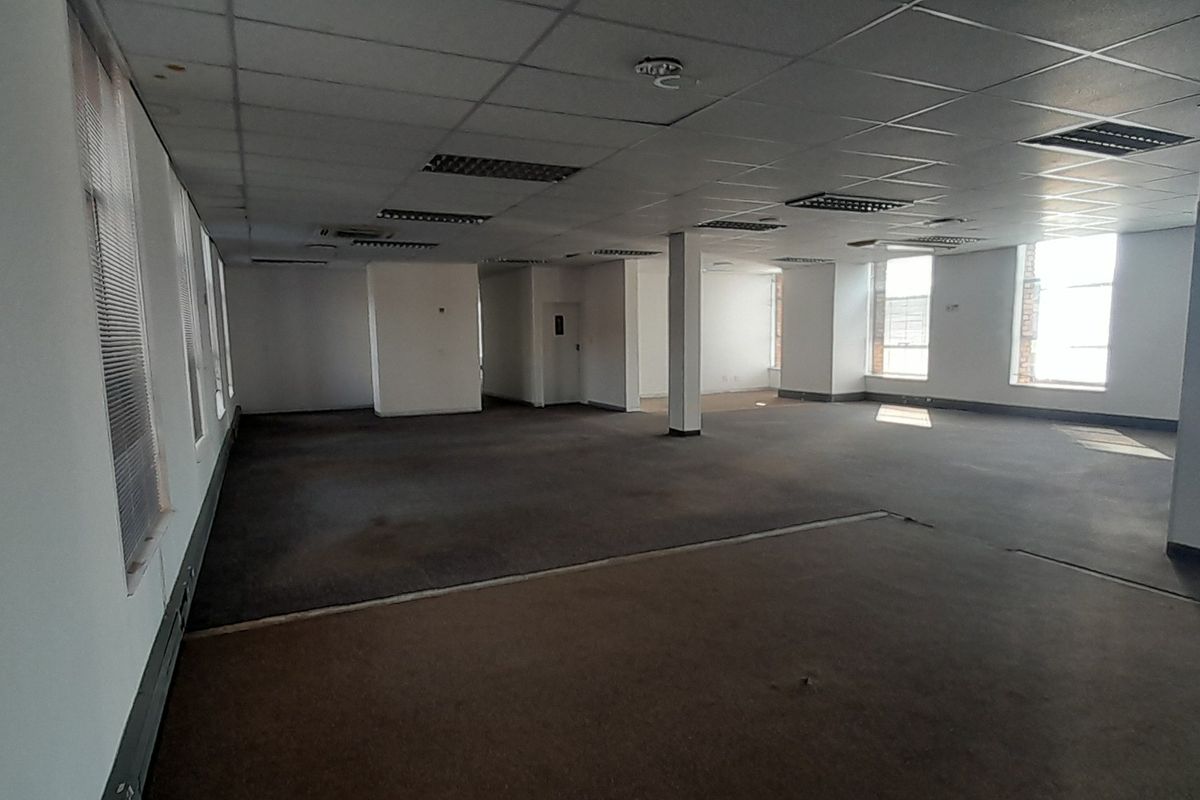 Flexible Open Plan Office Space with Expansion Potential - Photo 2