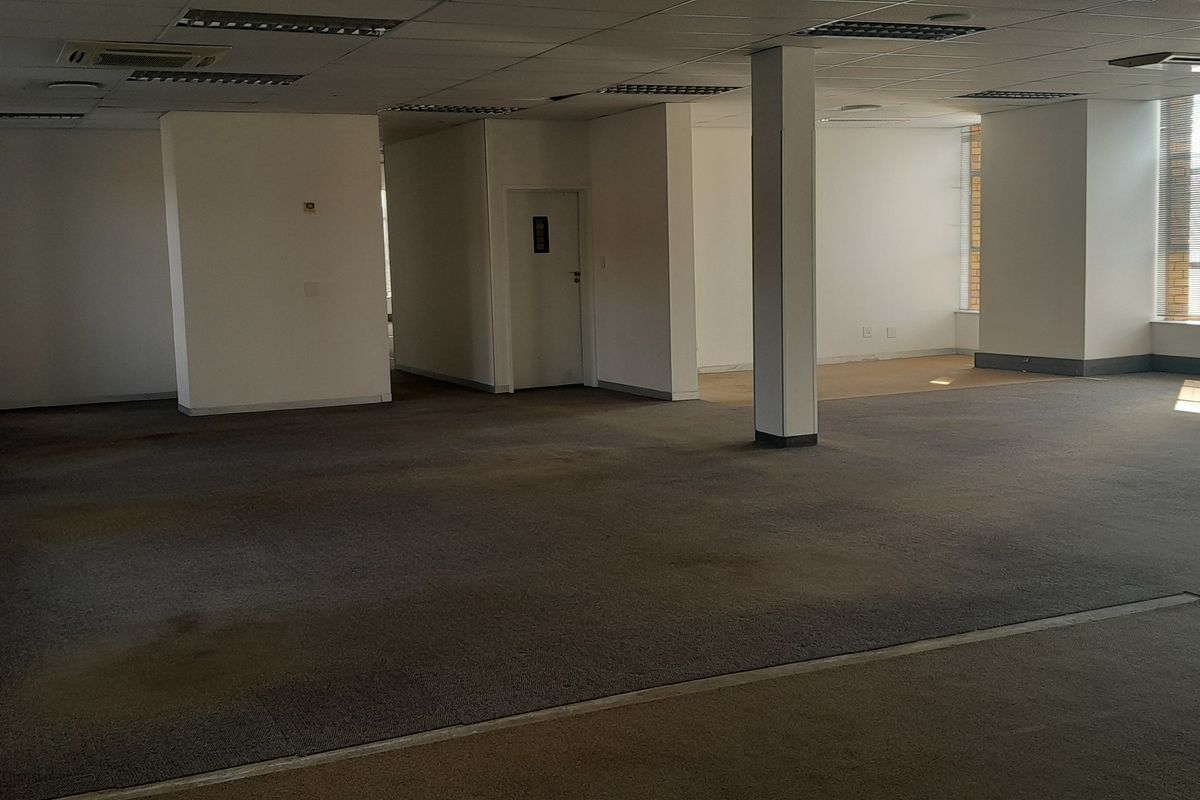 Flexible Open Plan Office Space with Expansion Potential - Photo 3