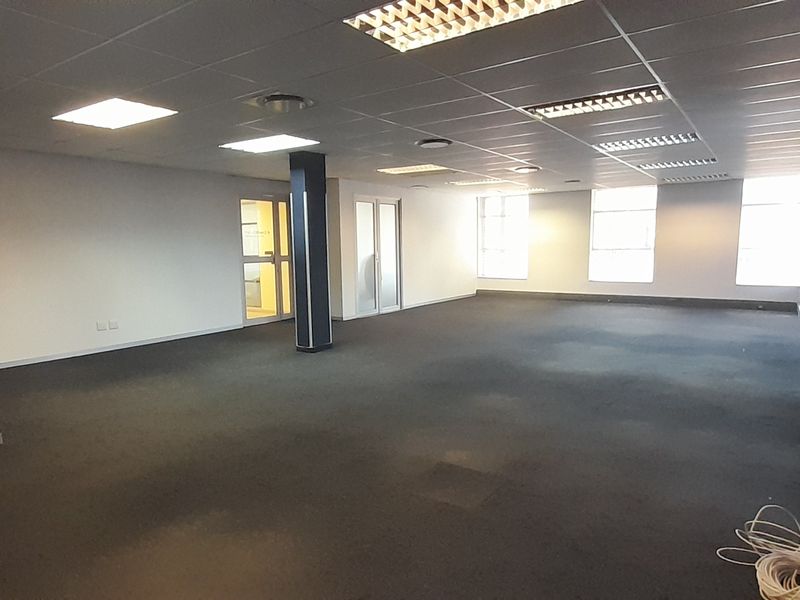 Affordable Open Plan Office in a Strategic Monument Park Location - Photo 6