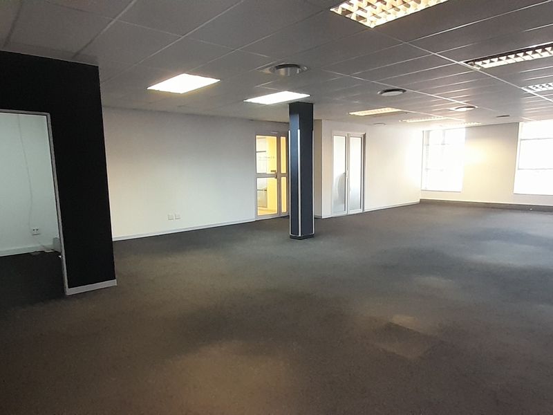 Affordable Open Plan Office in a Strategic Monument Park Location - Photo 4