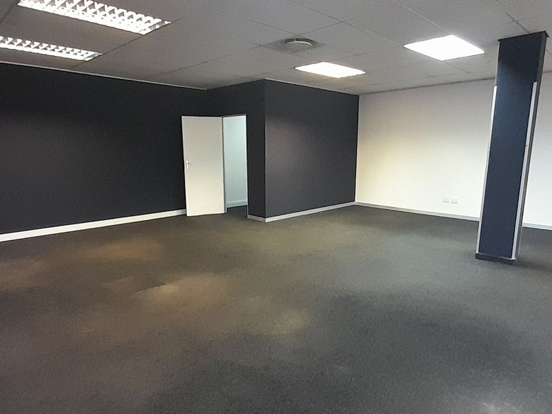 Affordable Open Plan Office in a Strategic Monument Park Location - Photo 10
