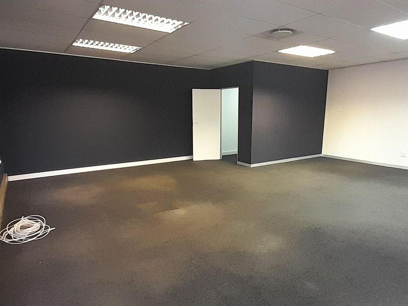 Affordable Open Plan Office in a Strategic Monument Park Location - Photo 8