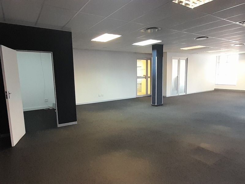 Affordable Open Plan Office in a Strategic Monument Park Location - Photo 3