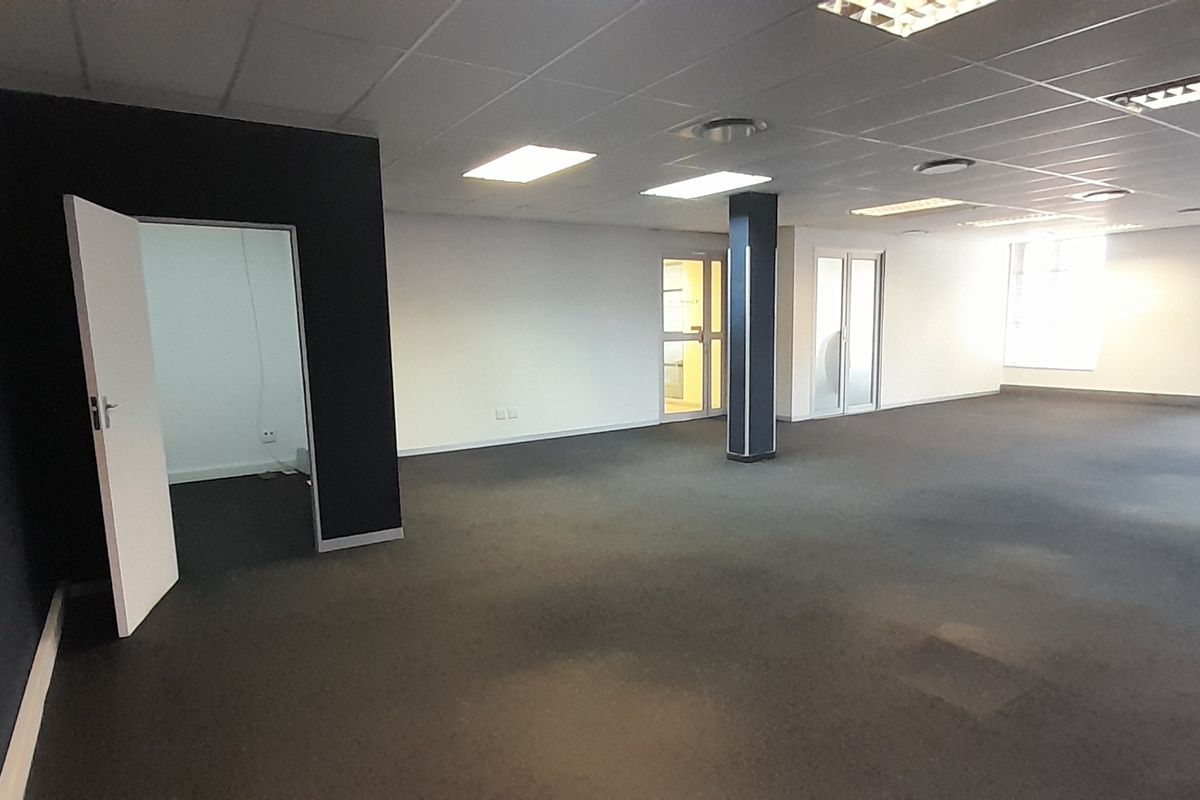 Affordable Open Plan Office in a Strategic Monument Park Location - Photo 3